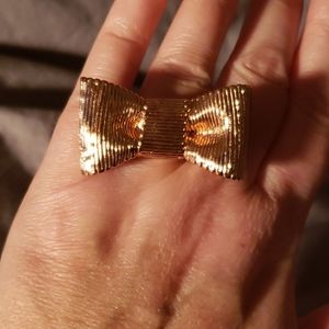 Bow shaped ring